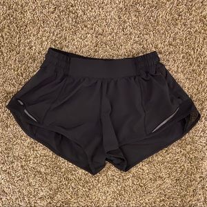 Lululemon Hotty Hot Short II 2.5"